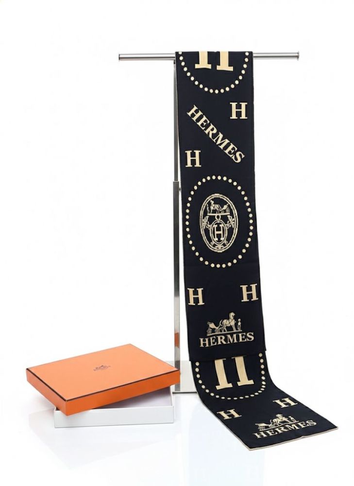 Hermes Premium Quality Black Woollen Reversible Stole-1
