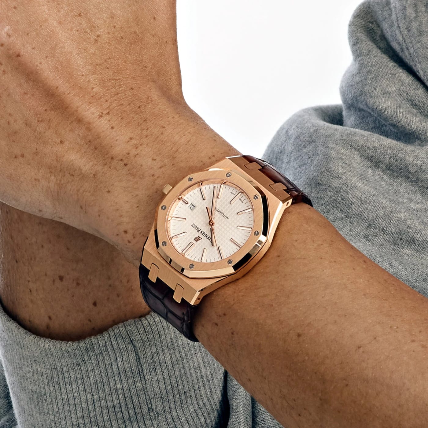 Audemars Piguet Royal Oak Selfwinding Rose Gold S 15400OR.OO.D088CR.01 thumbnail 6