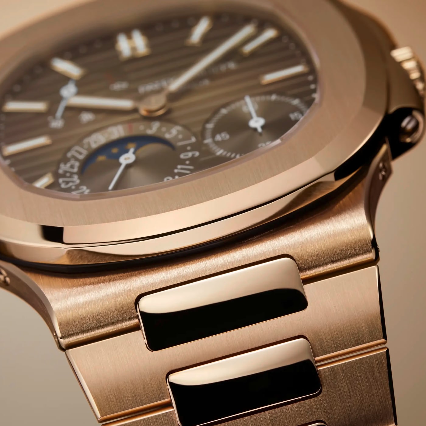 Patek Philippe Nautilus Moon Phase Rose Gold Watch 5712/1R-001 thumbnail 15