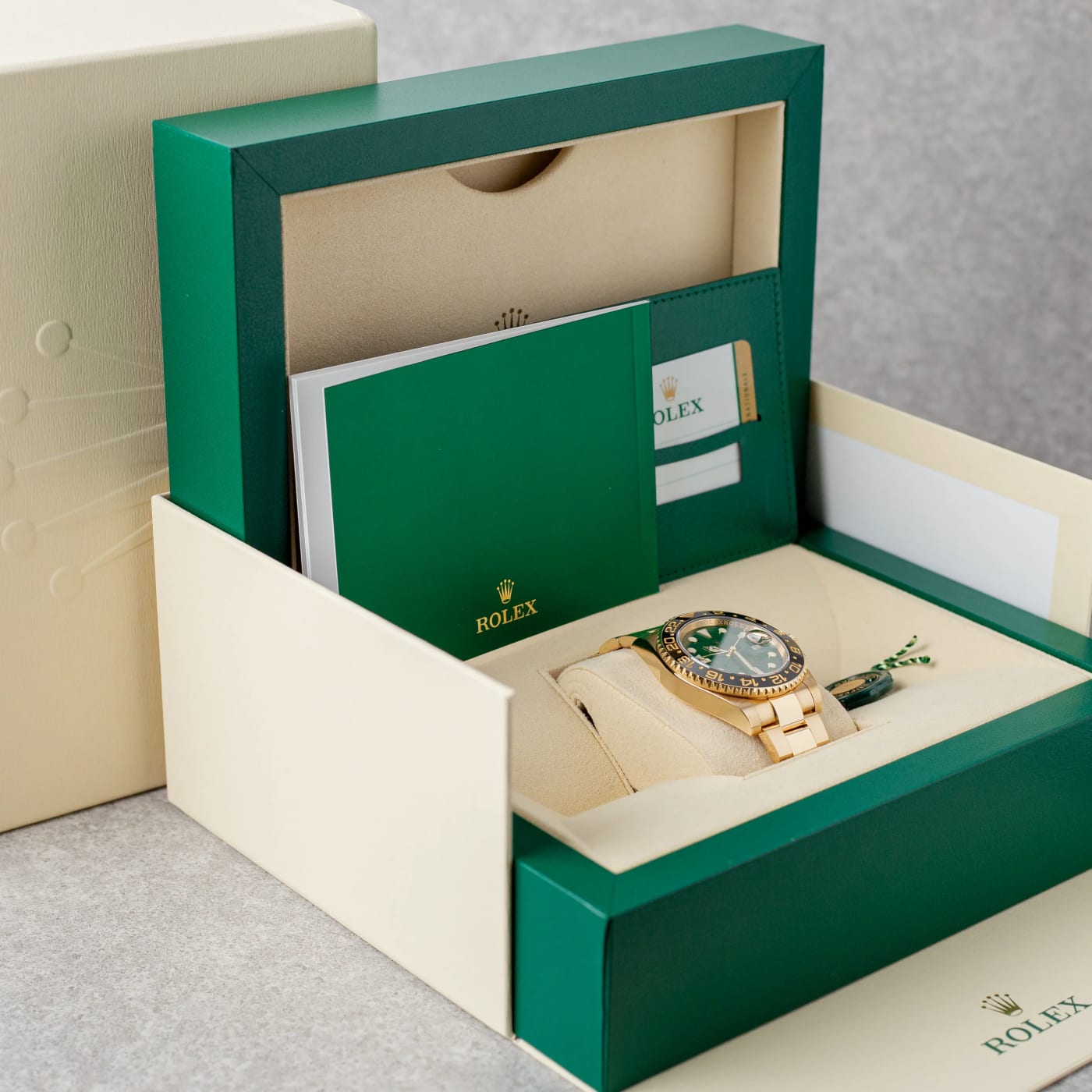 Rolex GMT-Master II Green dial 18K Yellow Gold & Ceramic Men's Watch 116718LN thumbnail 8