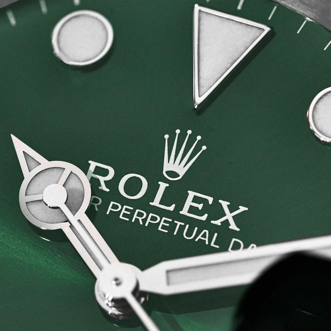 Rolex Submariner Date "Hulk" Green Dial & Bezel Watch 116610LV thumbnail 5