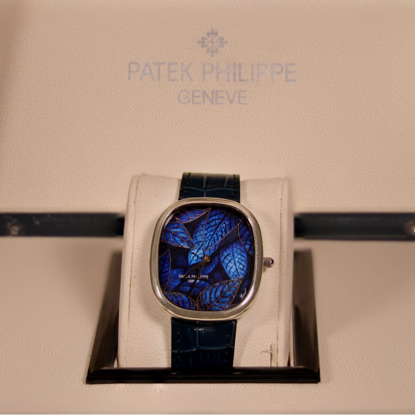 Patek Philippe Golden Ellipse "Blue Leaves" White Gold With Blue Dial Mens Watch 5738-150G-001 thumbnail 4