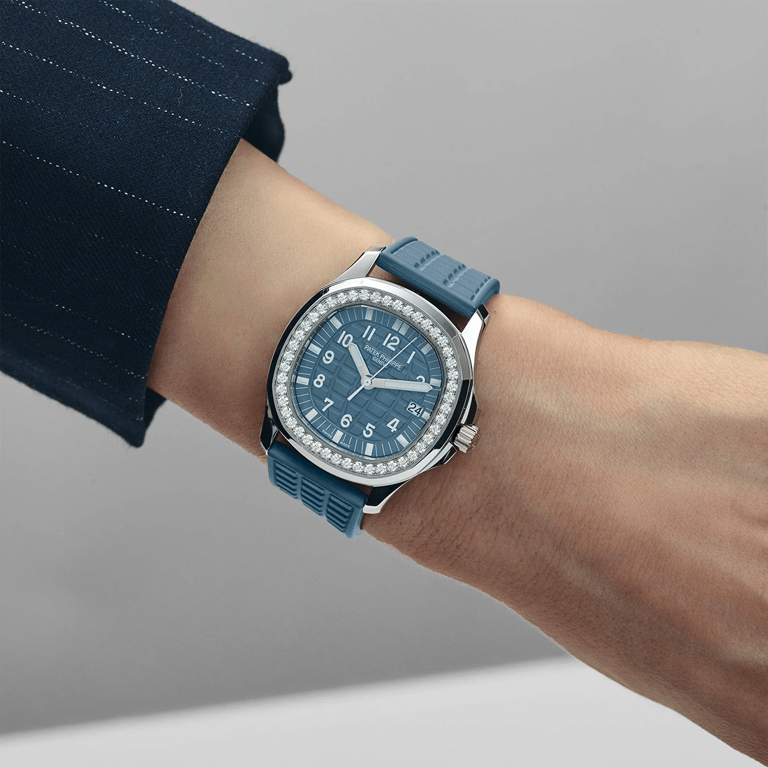 Patek Philippe Aquanaut Luce "Misty Blue" Stainless Steel Watch 5067A-025 thumbnail 2