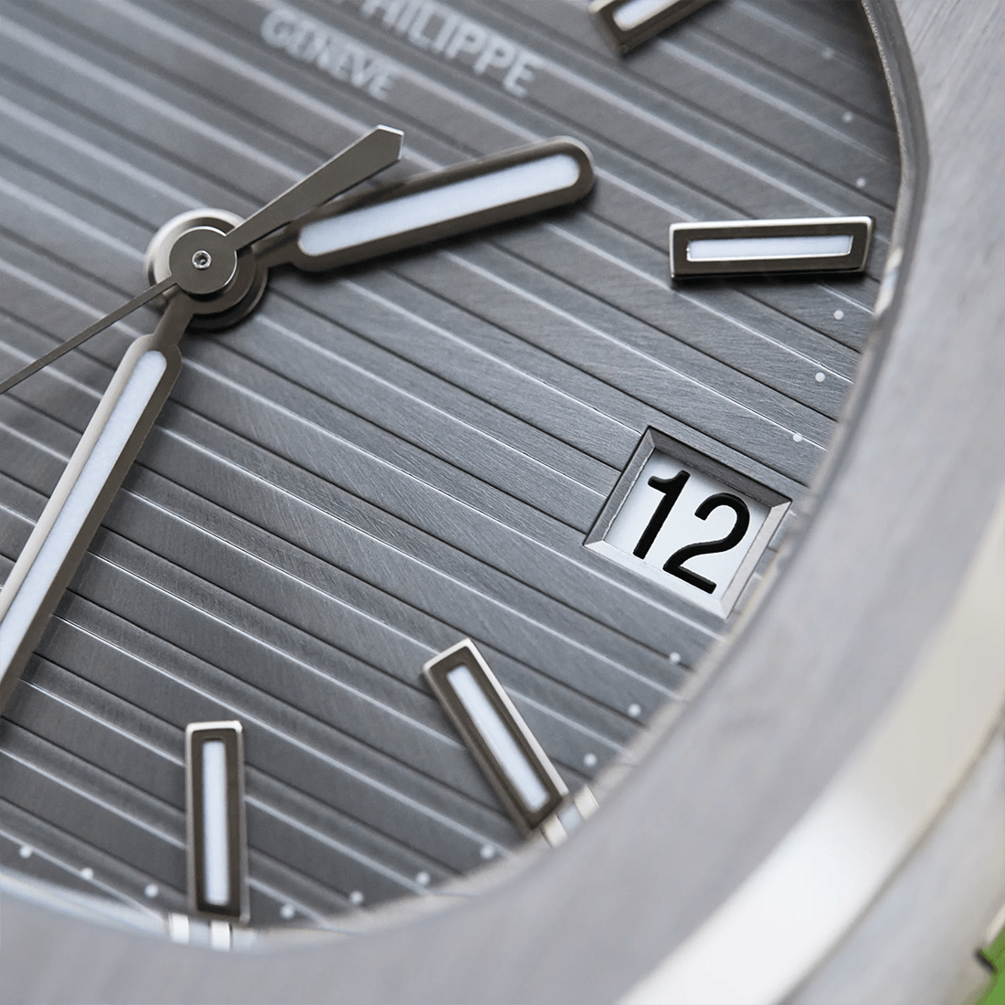 Patek Philippe Nautilus 18k White Gold Grey Dial Watch 5711G-001 thumbnail 3