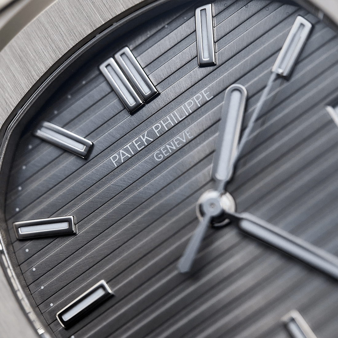 Patek Philippe Nautilus 18k White Gold Grey Dial Watch 5711G-001 thumbnail 2