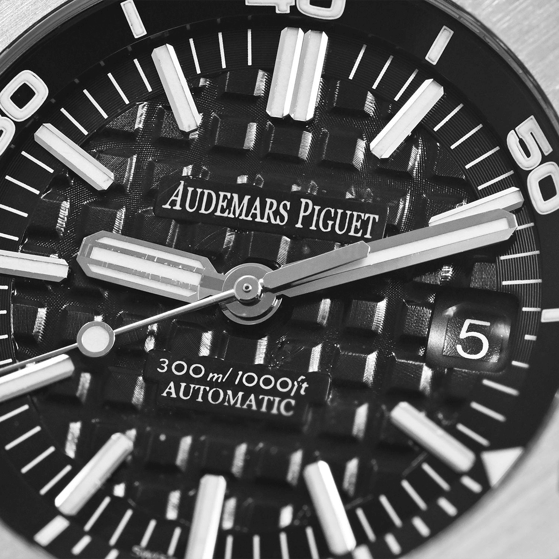 Audemars Piguet Royal Oak Offshore Diver Black Dial Watch 15703ST.OO.A002CA.01 thumbnail 3