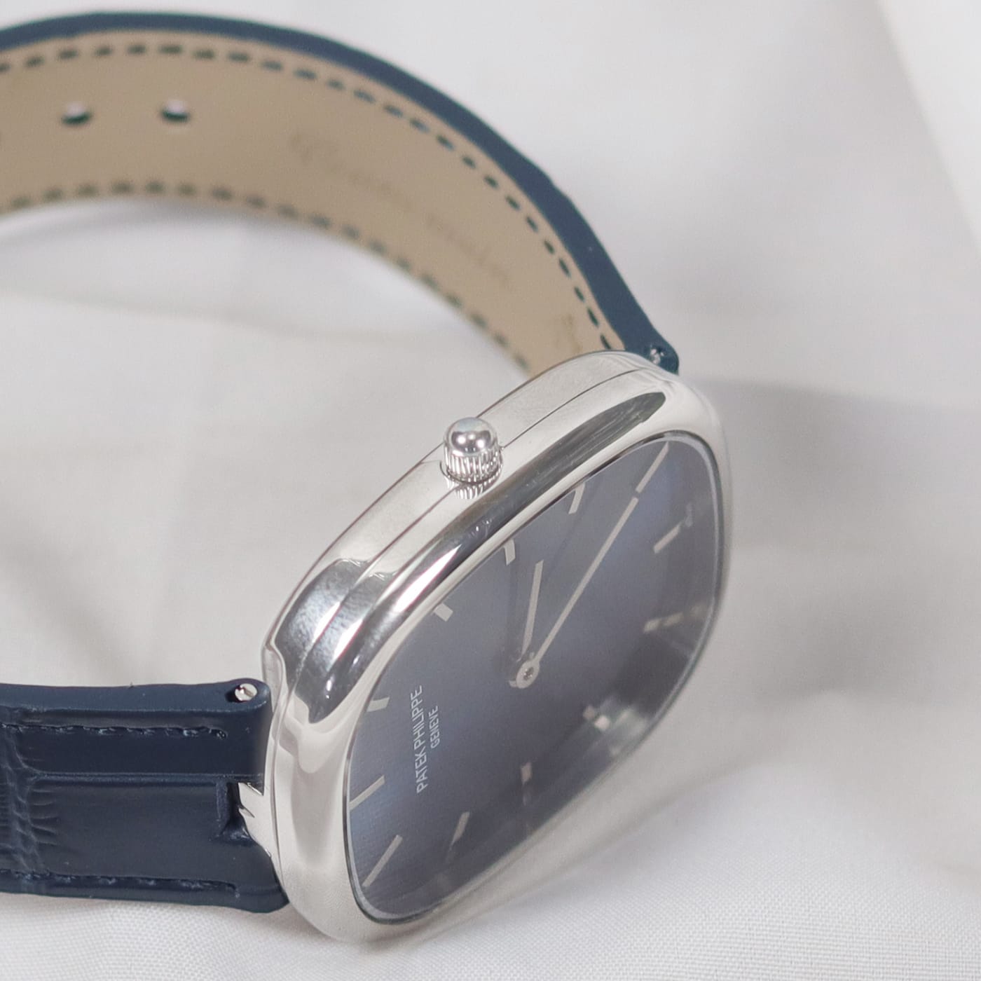 Patek Philippe Golden Ellipse Mens Watch 5738P-001 thumbnail 4