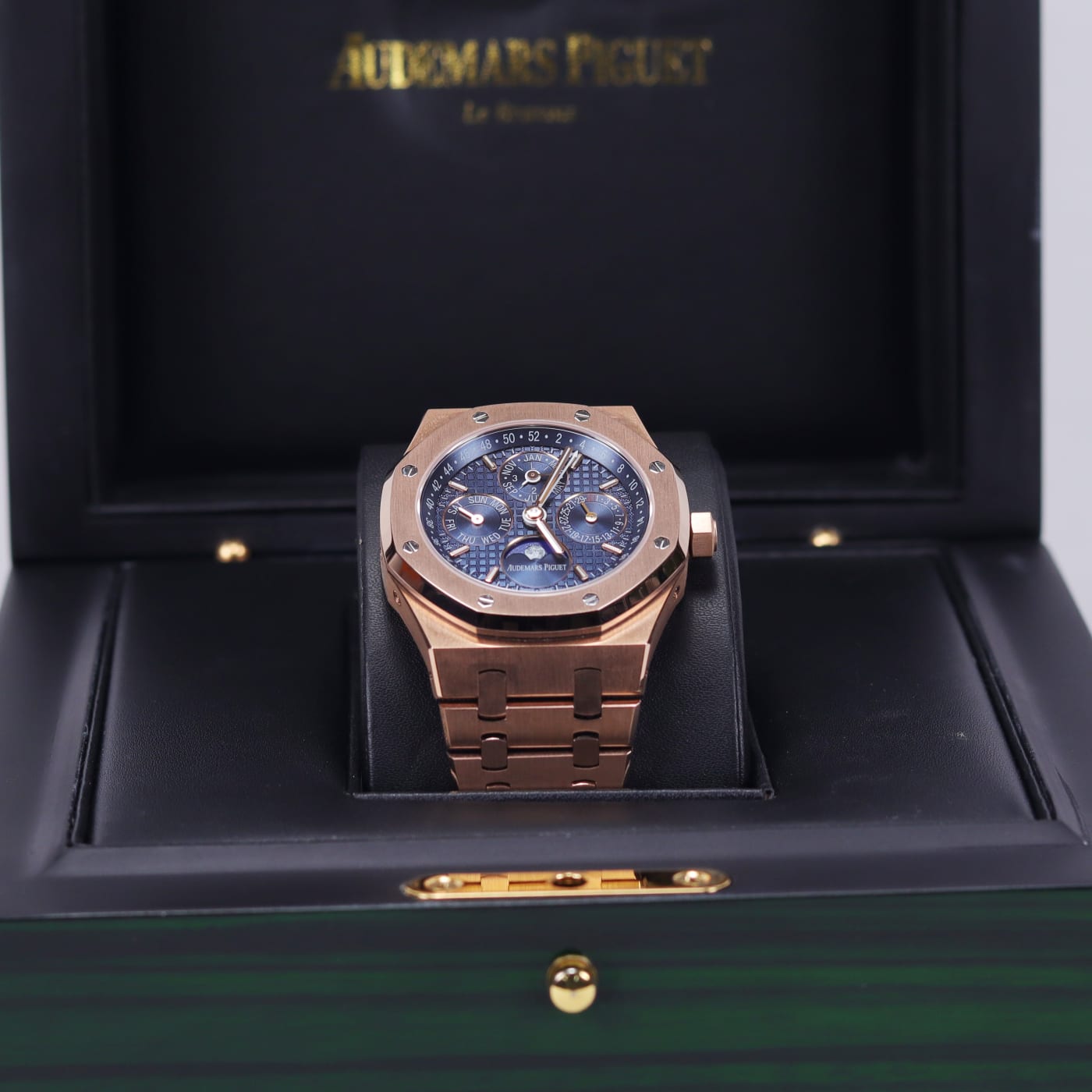 Audemars Piguet Royal Oak 26574BA.OO.1220BA.01 18K Yellow Gold Automatic Watch thumbnail 3