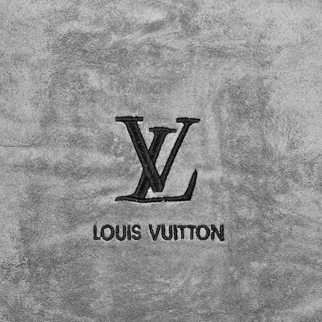 Louis Vuitton Embroidered logo Grey Premium Towel - Set of 2-1