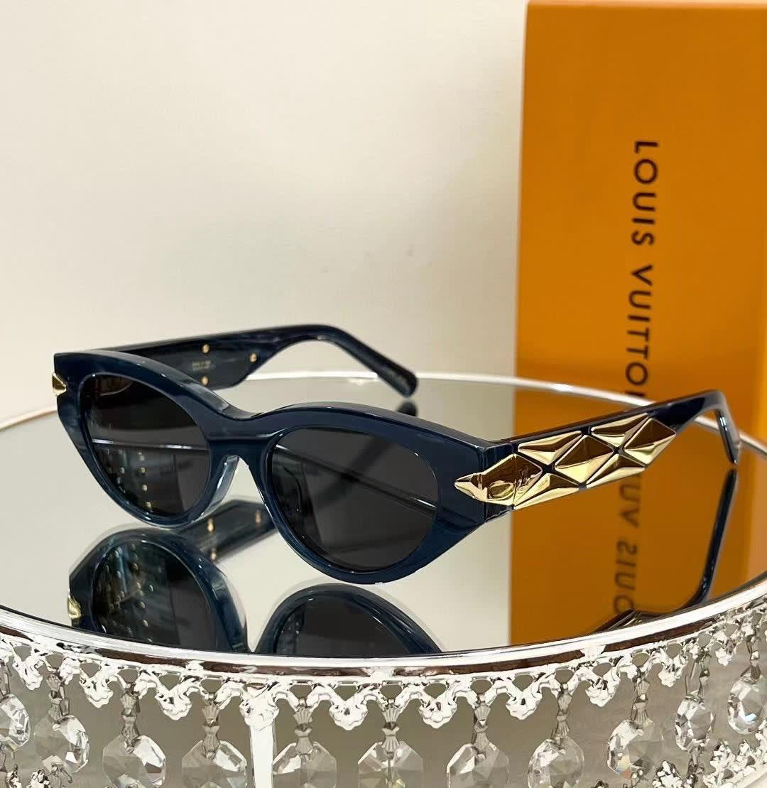 Louis Vuitton Black & Golden Luxury Sunglasses-0
