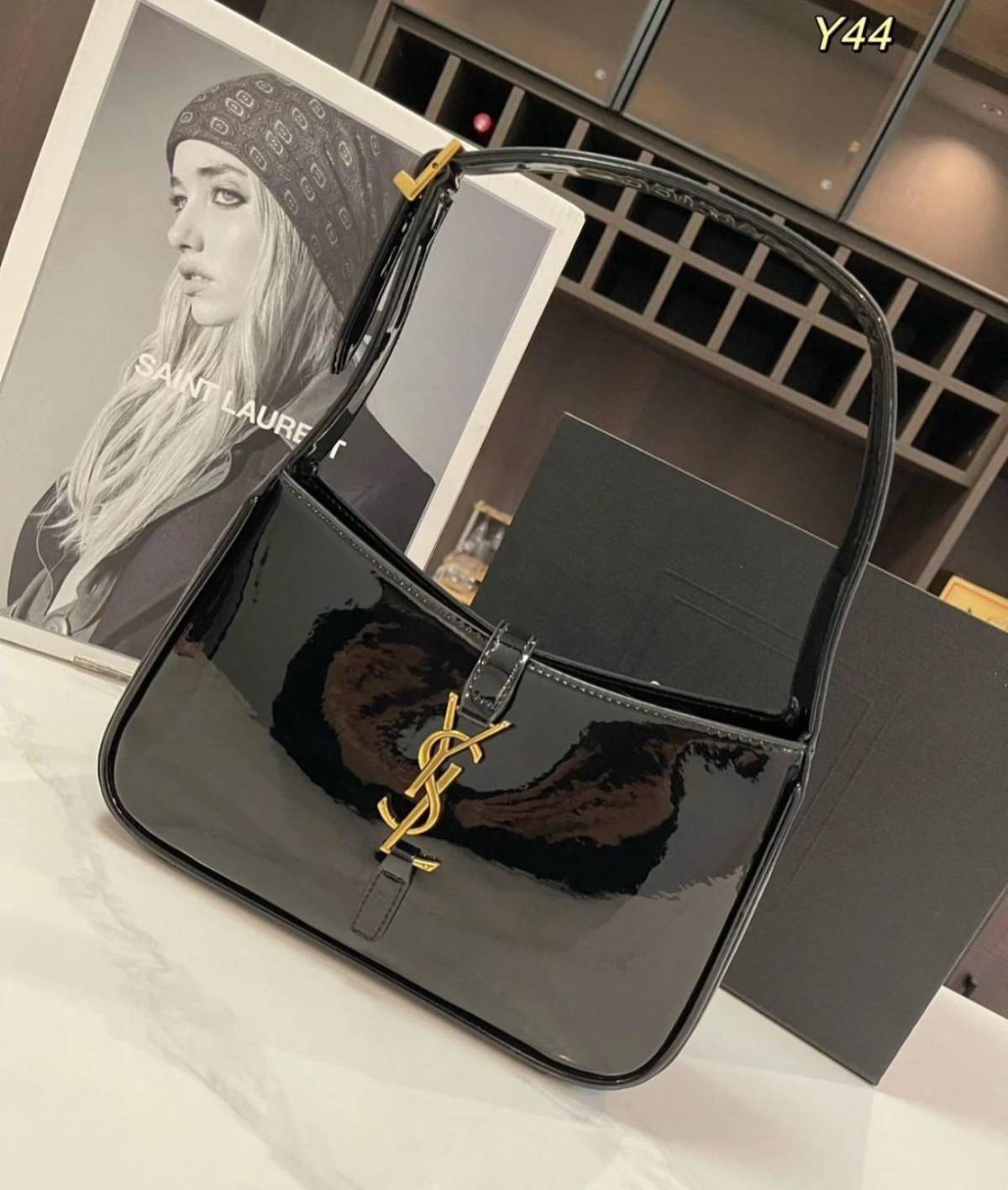 Saint Laurent  le 5 à 7 mini patent-leather Black shoulder bag-1