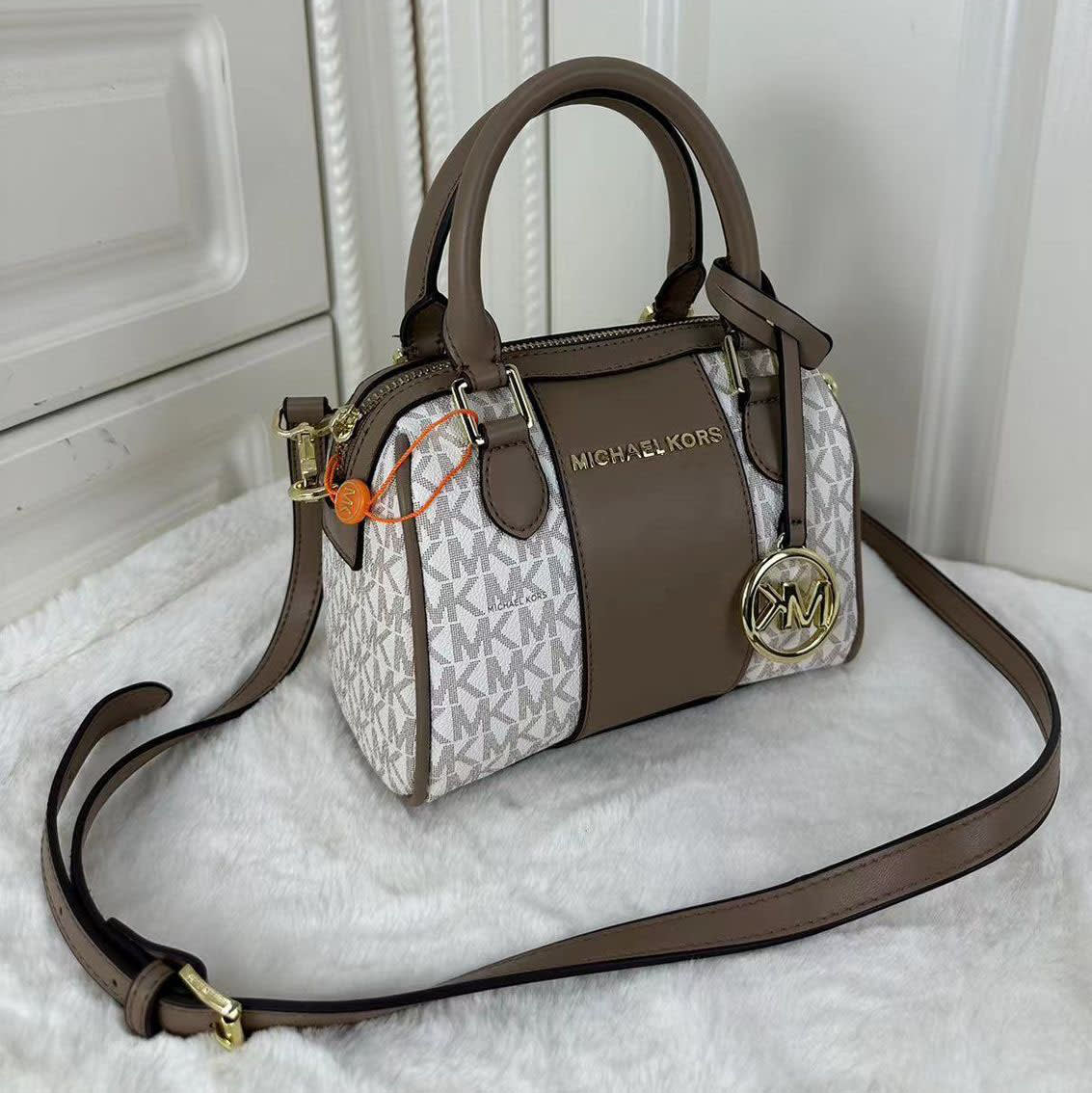 Michael Michael Kors Jet Set Signature Logo White & Beige Shoulder Bag-0