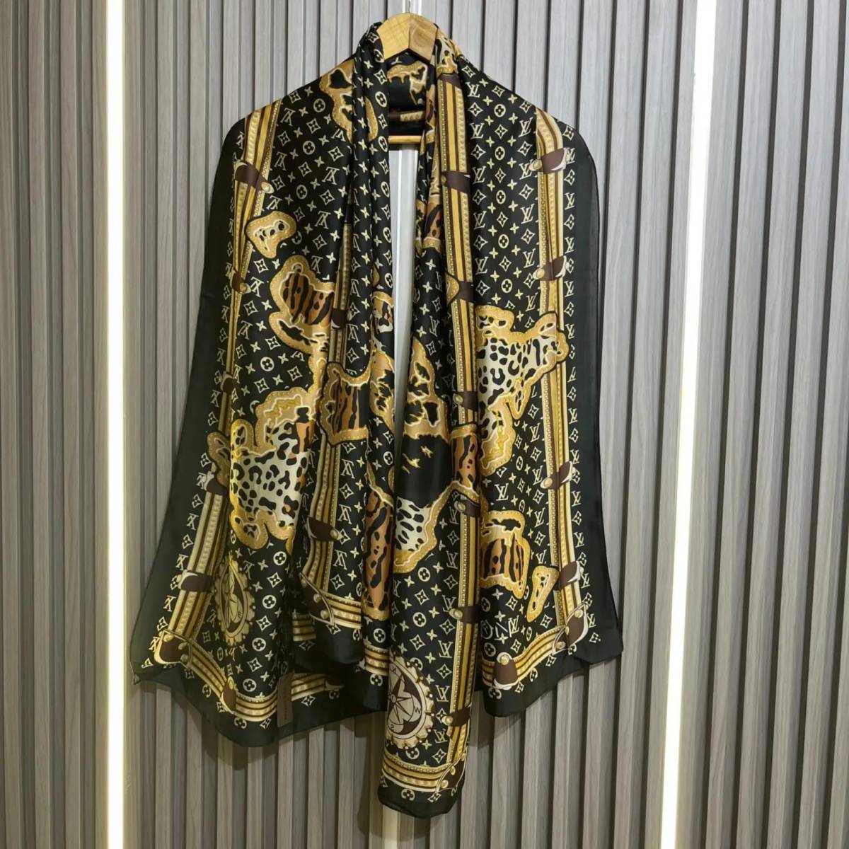 Louis Vuitton Premium Quality Black Silk Stole-1