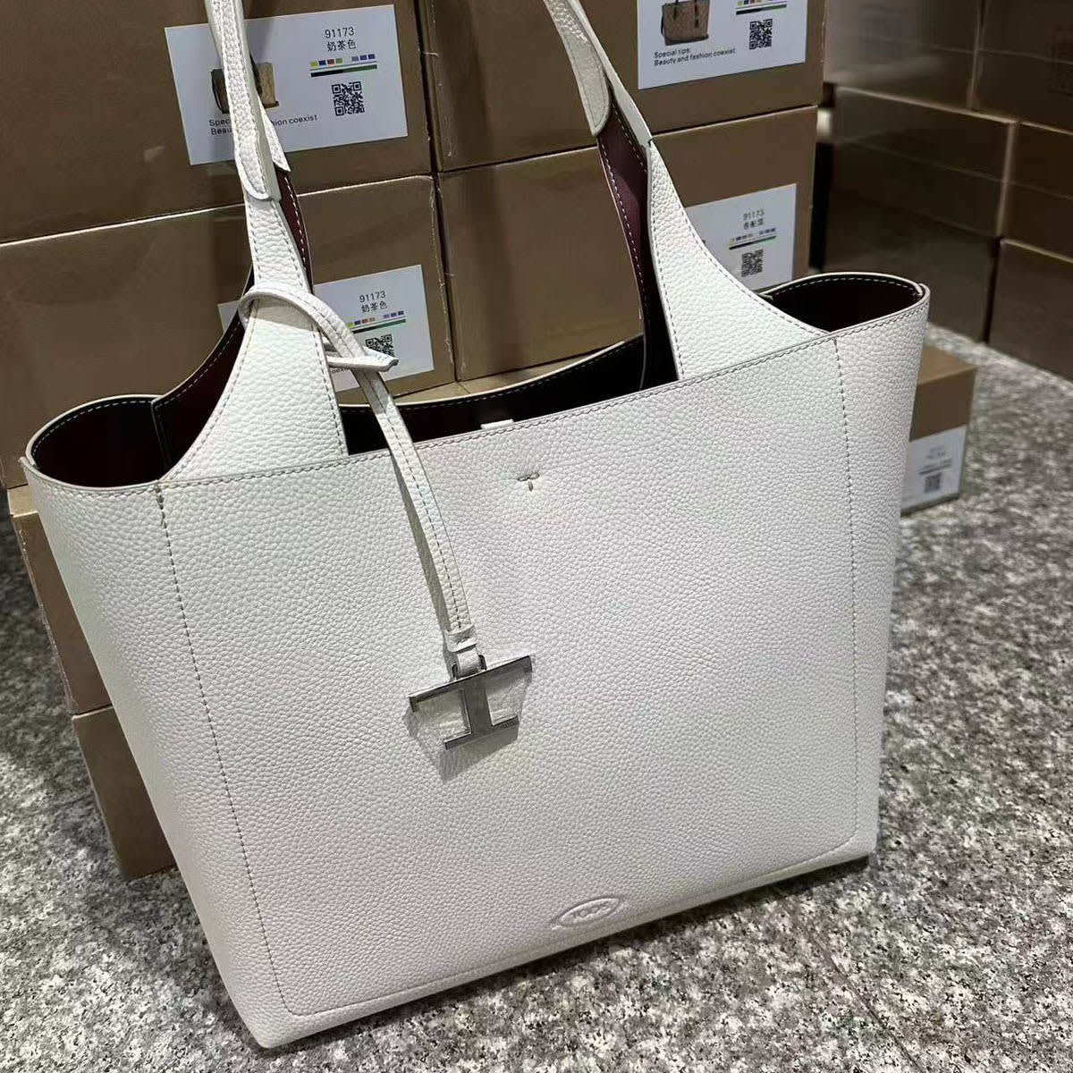 Tod's Timeless Medium Sized White Tote Bag-0