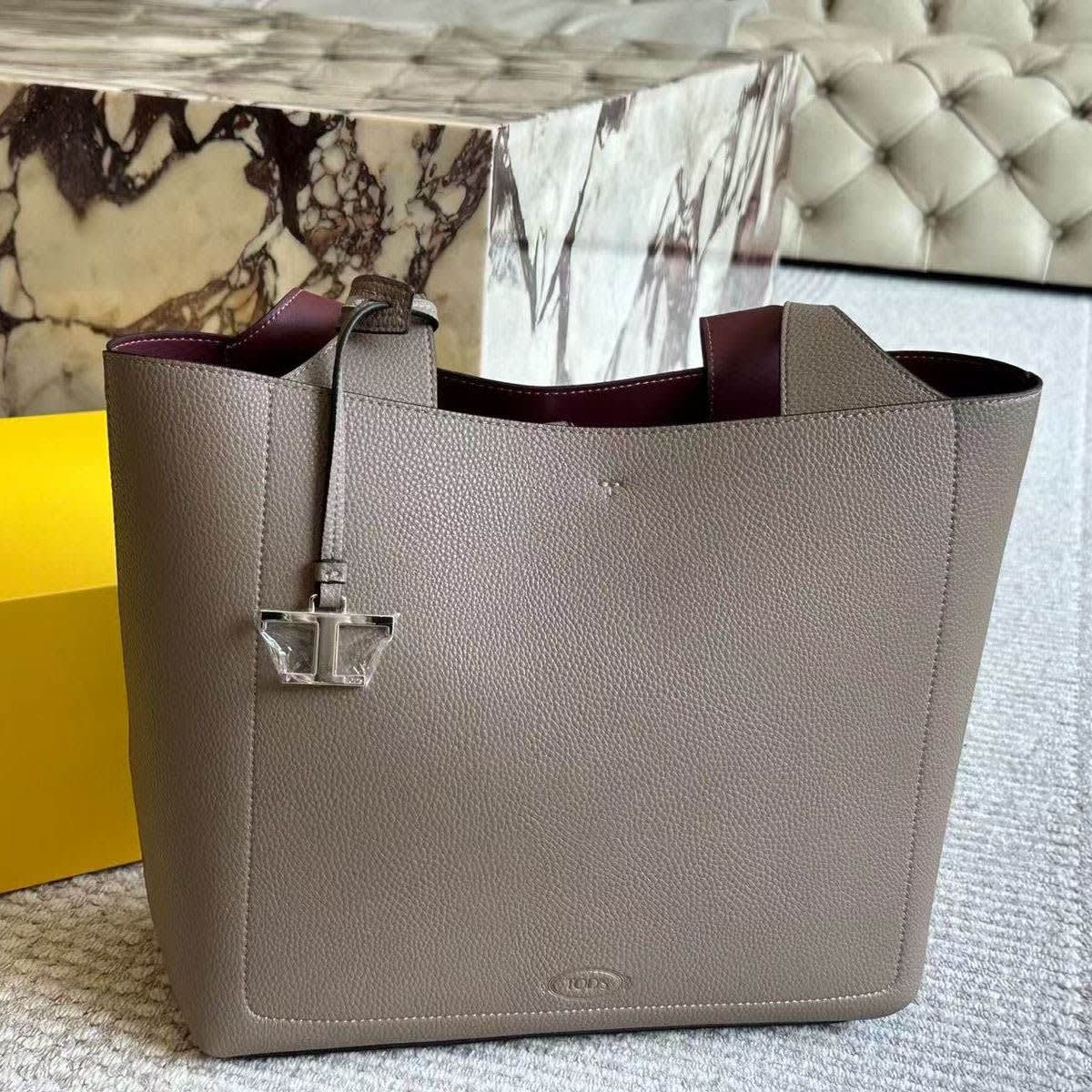 Tod's Timeless Medium Sized Beige Tote Bag-0