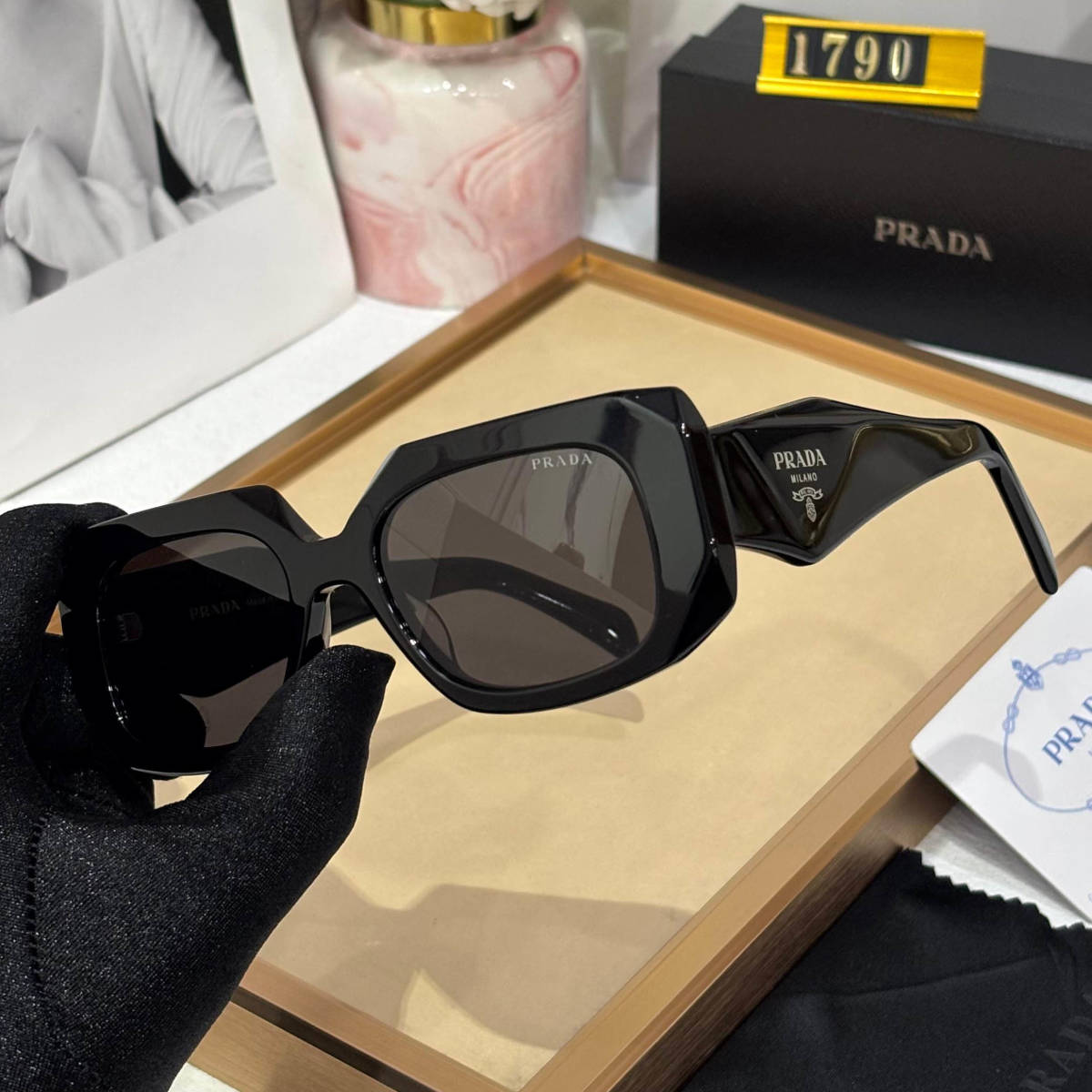 Prada Black Luxury Women's Sunglasses-4
