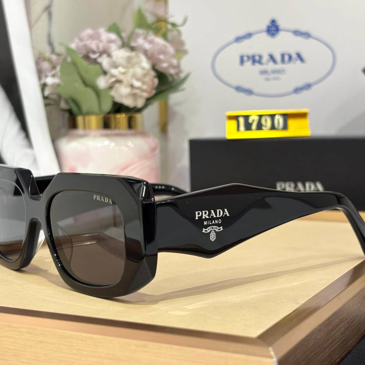 Prada Black Luxury Women's Sunglasses-2