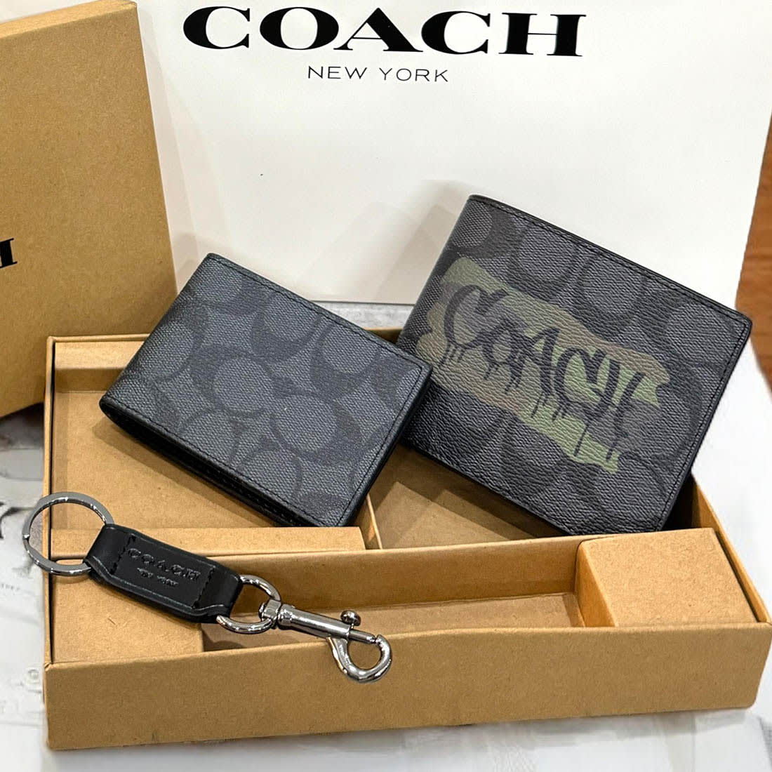 Coach Signature Canvas Black 3-In-1 Graffiti Wallet-0