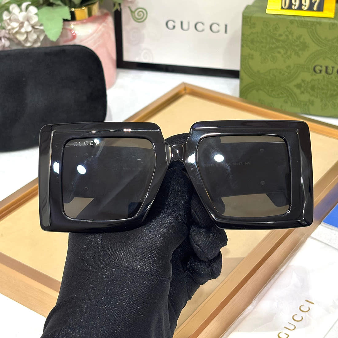 Gucci Oversized Square Black Women's Sunglasses-2