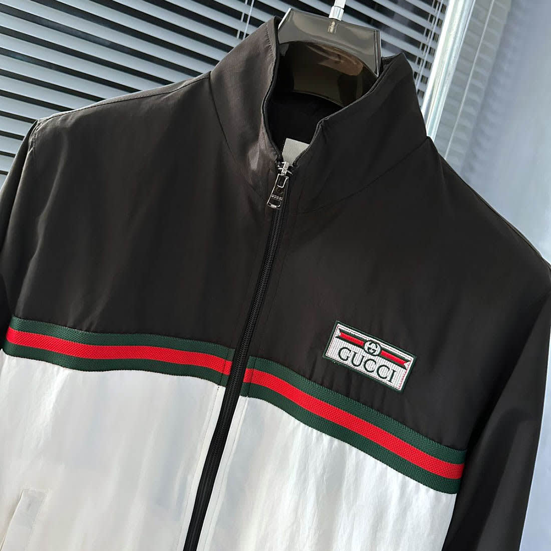 Gucci's Web Stripe White Zipper-4