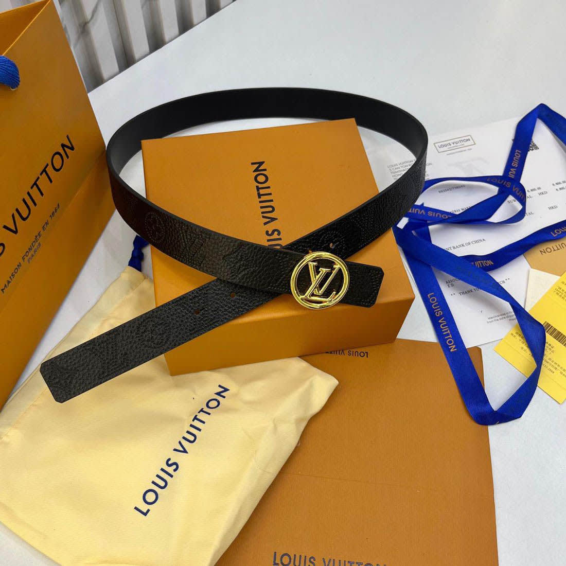 Louis Vuitton Black & Golden Premium Quality Belt-0