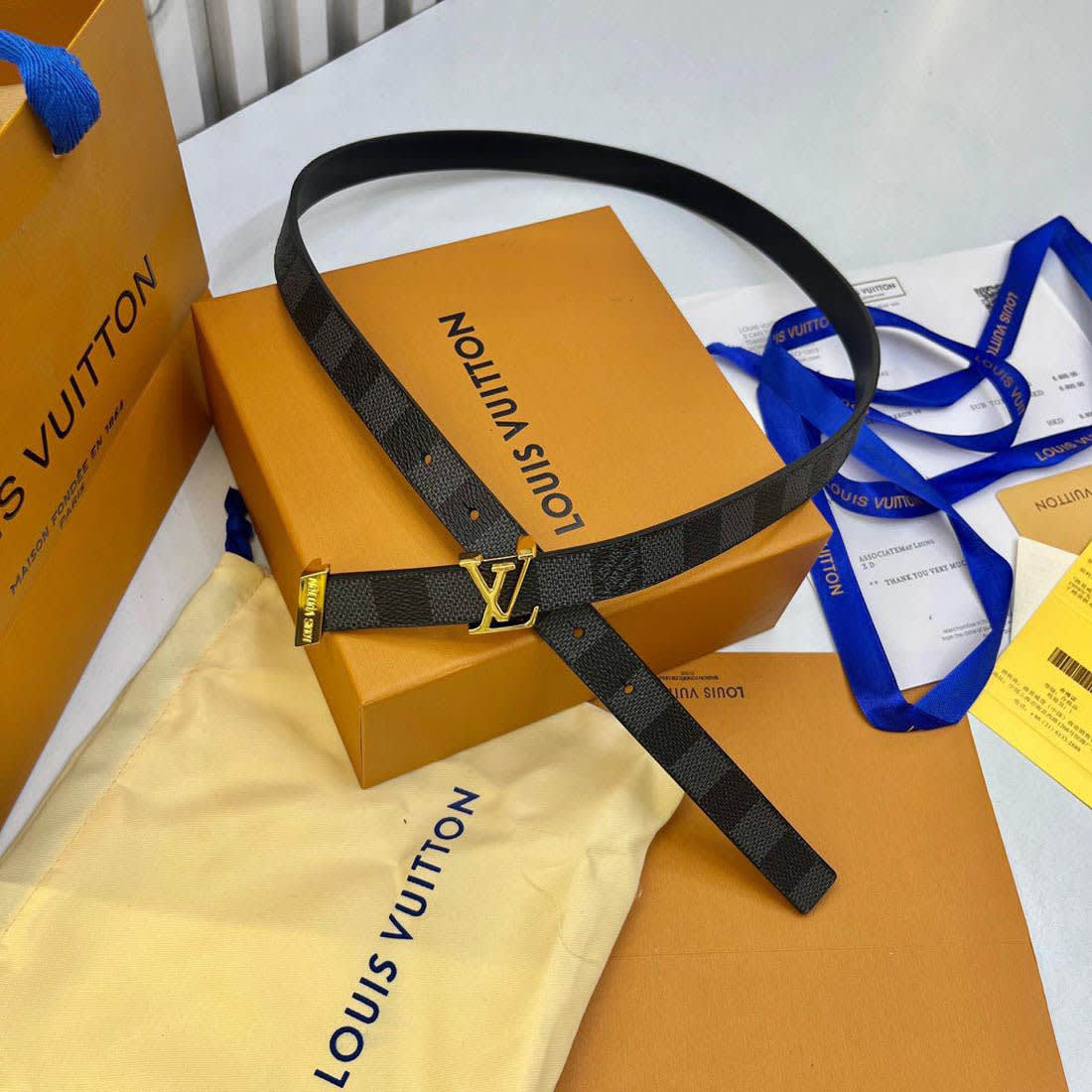 Louis Vuitton Black & Golden Premium Quality Belt-0