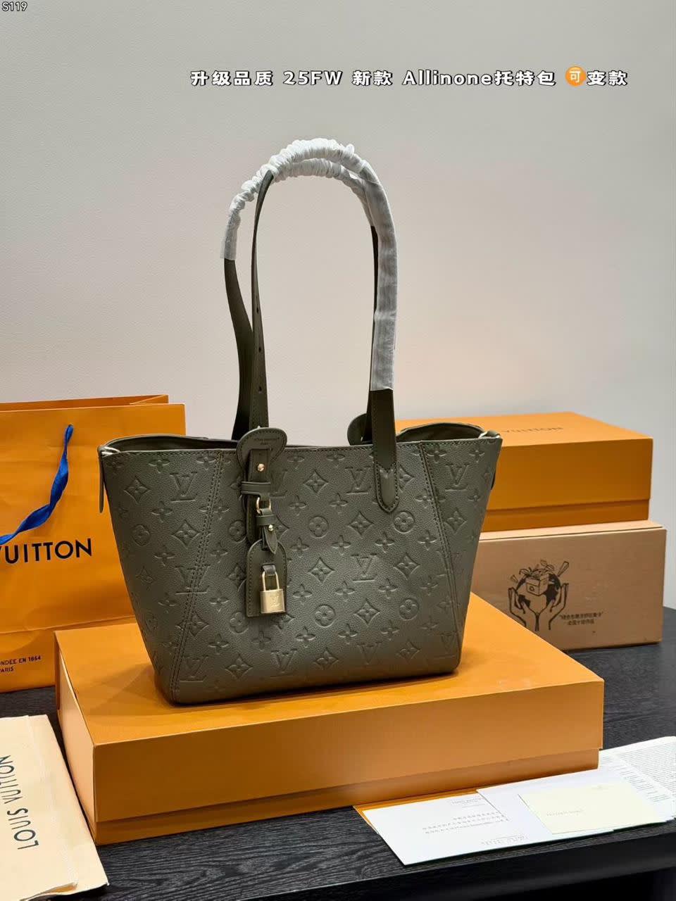 Louis Vuitton Solid Shades Embossed Neverfull Green Tote Bag-0