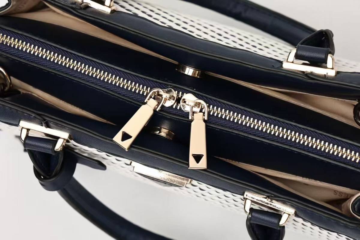 Guess Noelle White Shoulder Bag-1