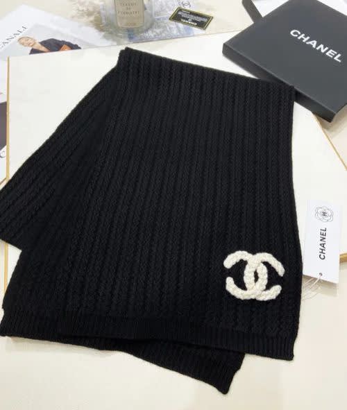 Chanel  Black Assorted Woolen Muffler-0