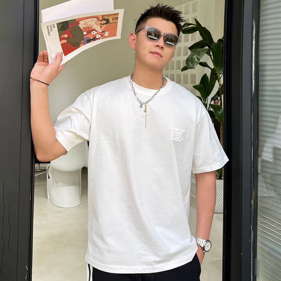 Louis Vuitton White Embroidery Logo Premium Baggy Fit T-shirt-2