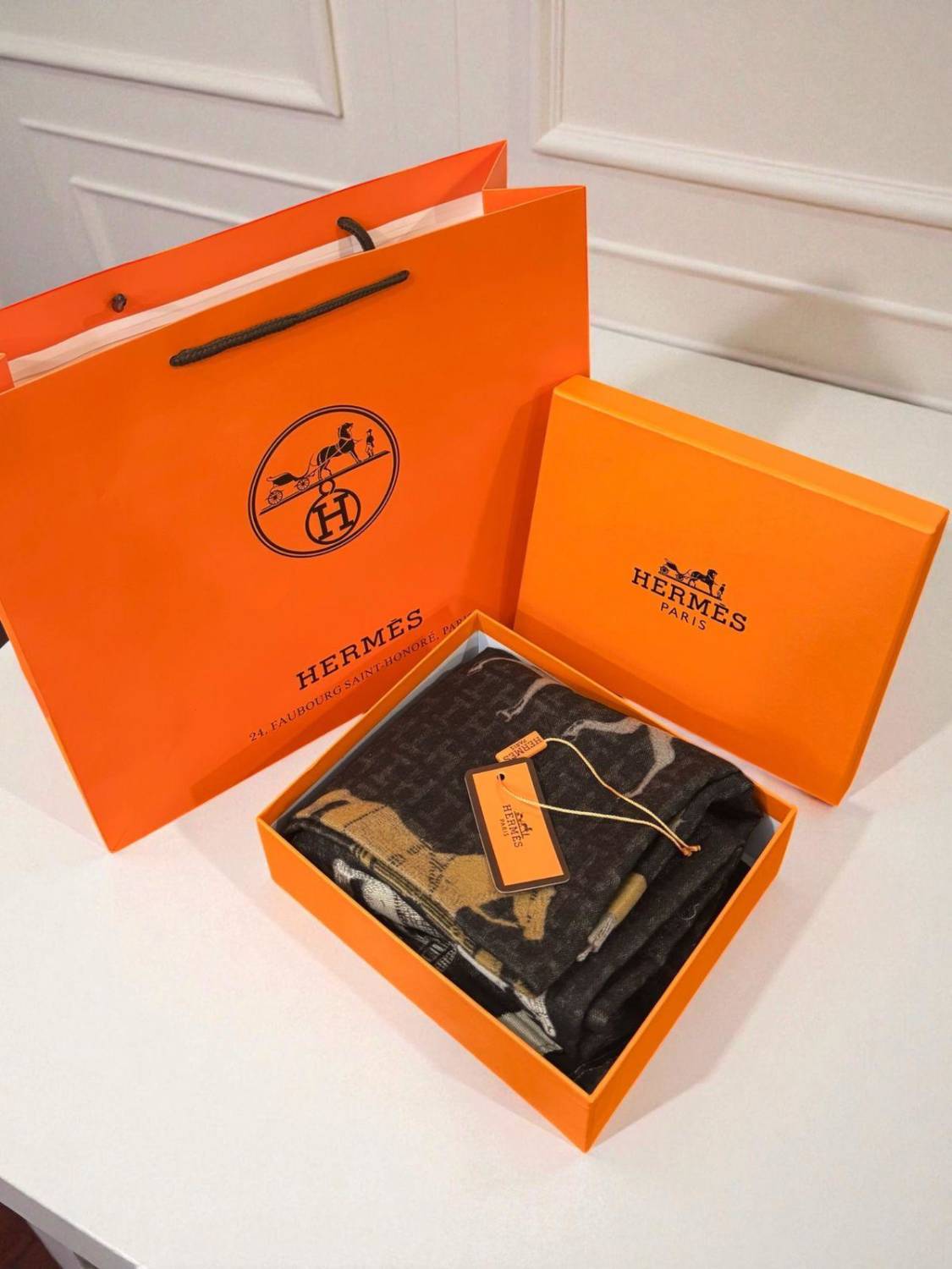 Hermes Premium Quality Black Horse Print Silk Stole-2