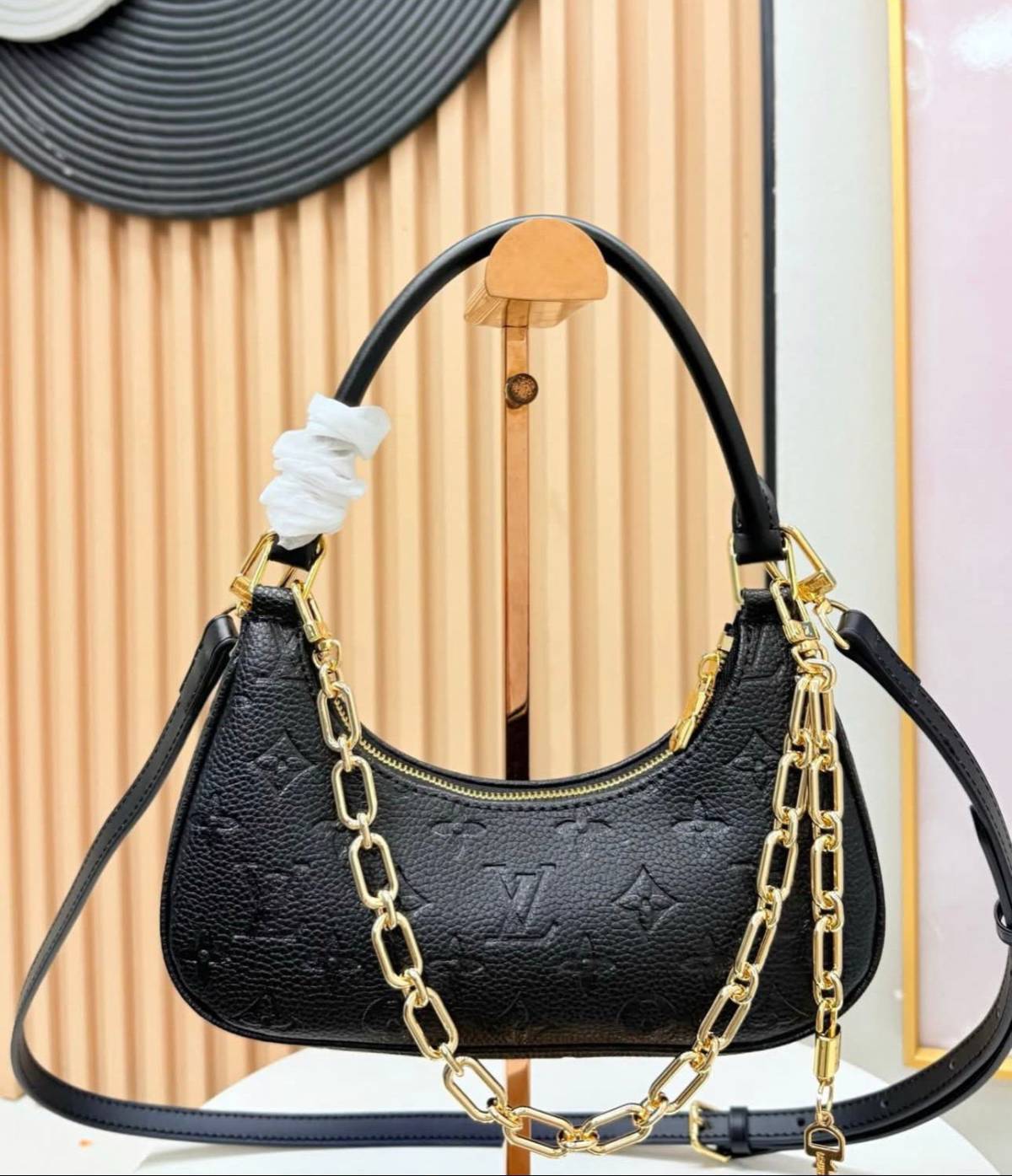 Louis Vuitton Black Catchy Premium Quality Handbag-0