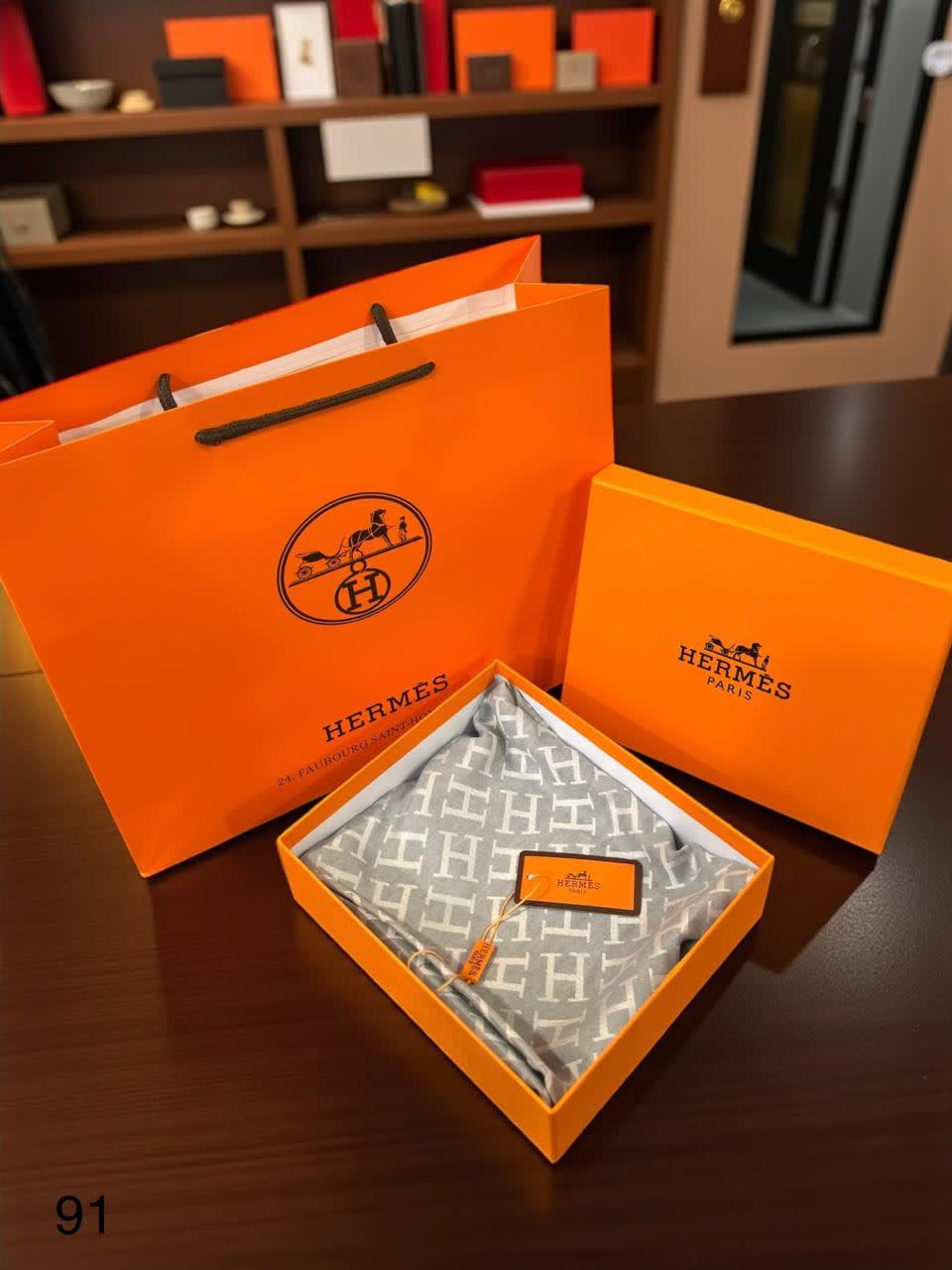 Hermes Premium Quality Grey Woollen Reversible Stole-1