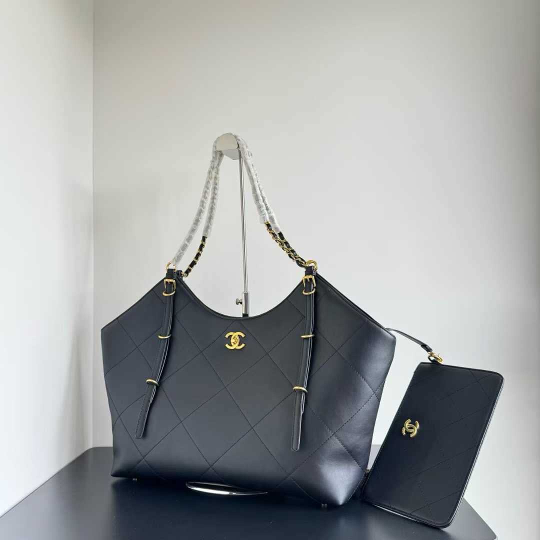 Chanel Classic Maxi Black 25S Bag-0