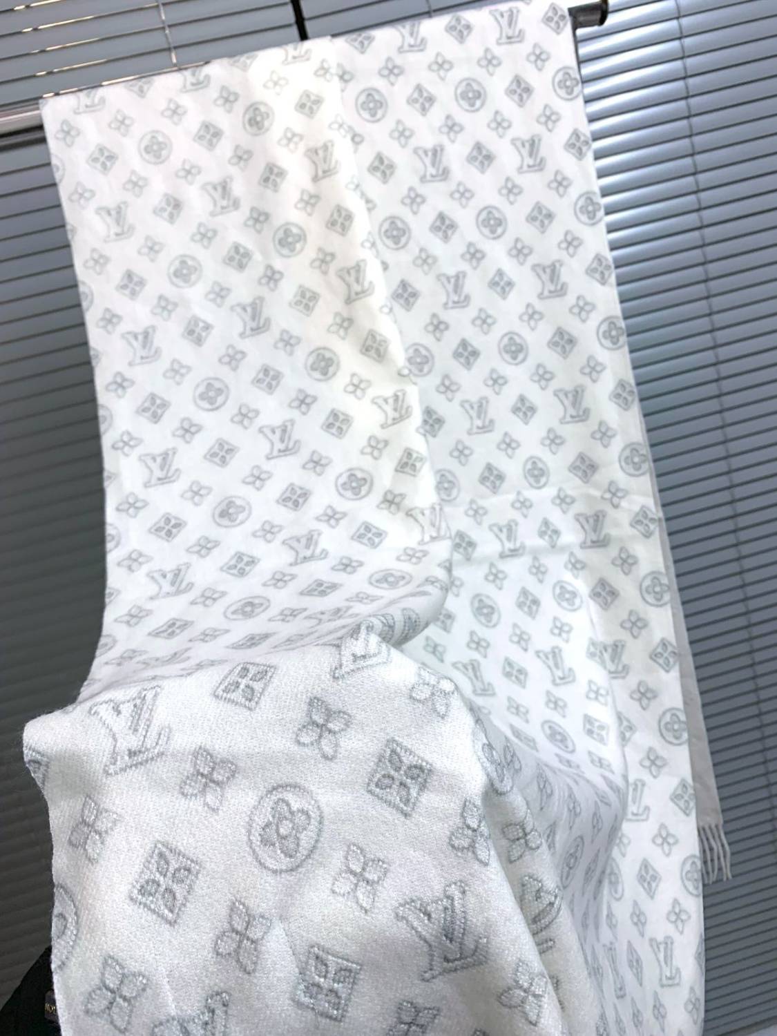 Louis Vuitton White Cashmere Reversible Muffler-1