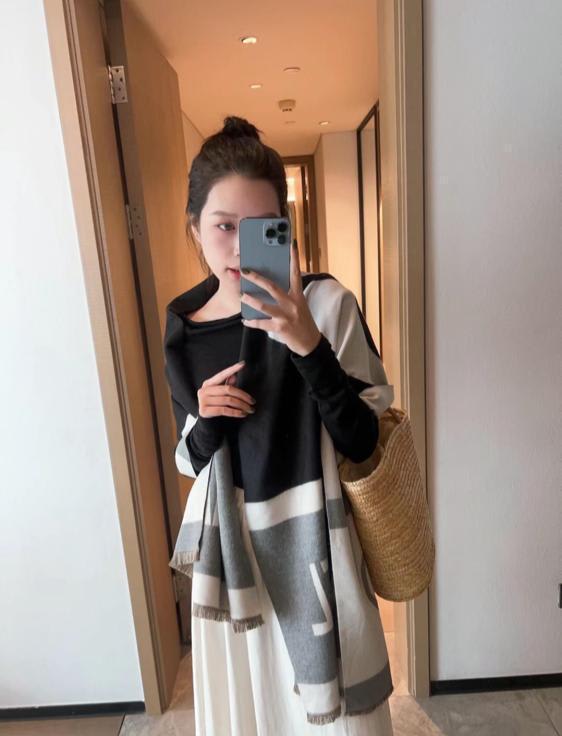 Chanel Reversible Black Woolen Stole-0