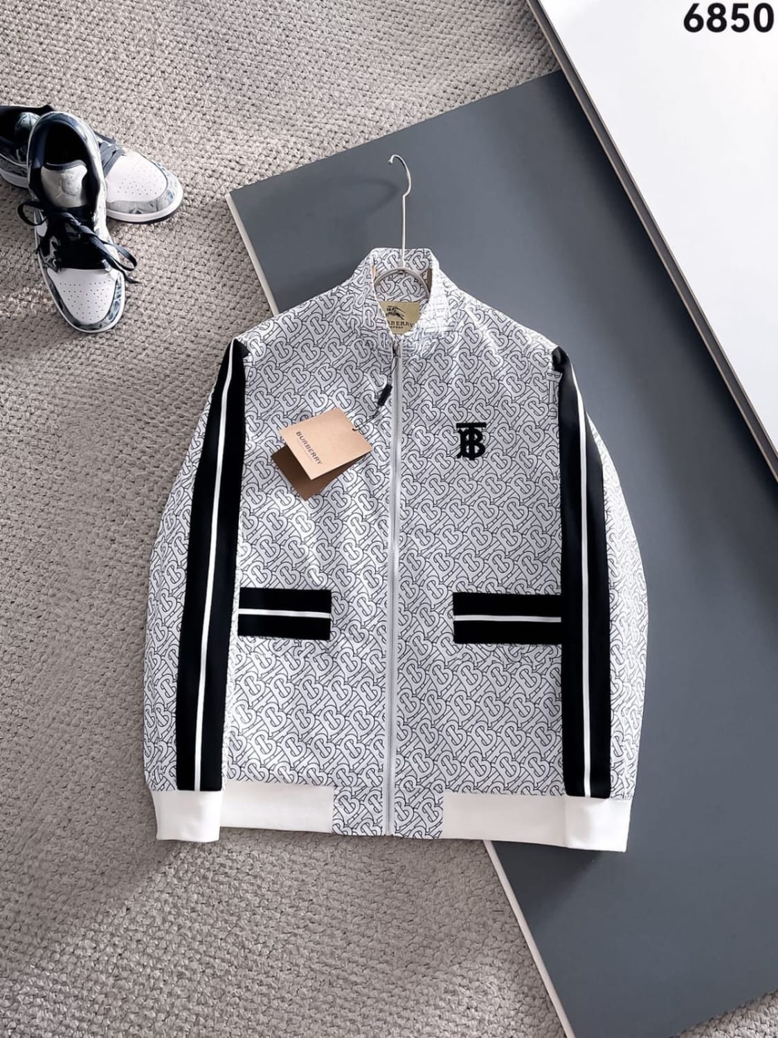 Burberry White Vintage Hooded Wind Cheater jacket-3