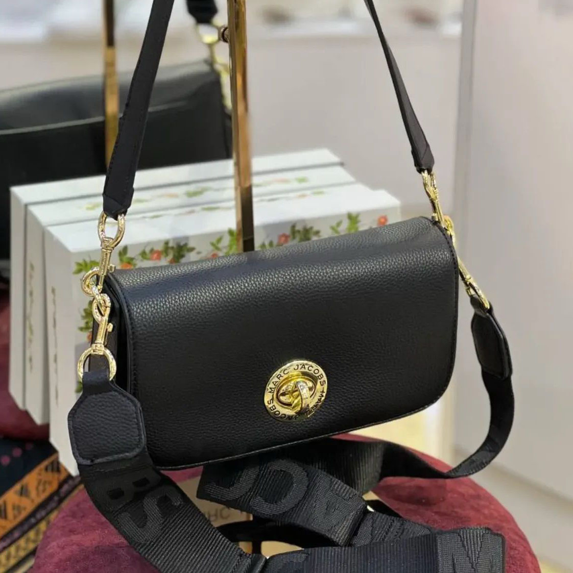 バッグ MARC BY MARC JACOBS grunge shoulder bag Marc Jacobs Is Gearing up to Relaunch His Famous 1993