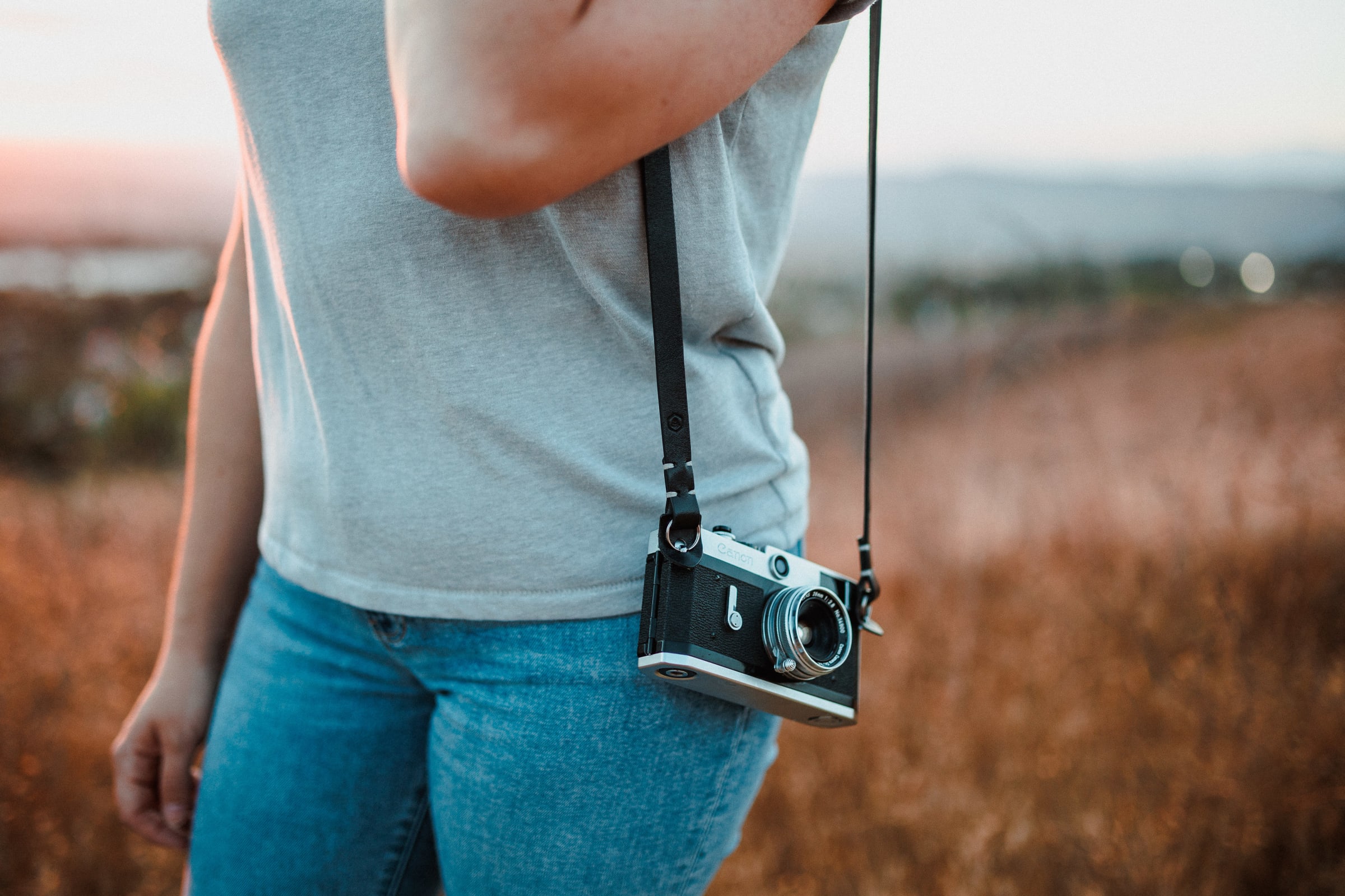 MagLink: Magnetic Innovation for Modern Photography