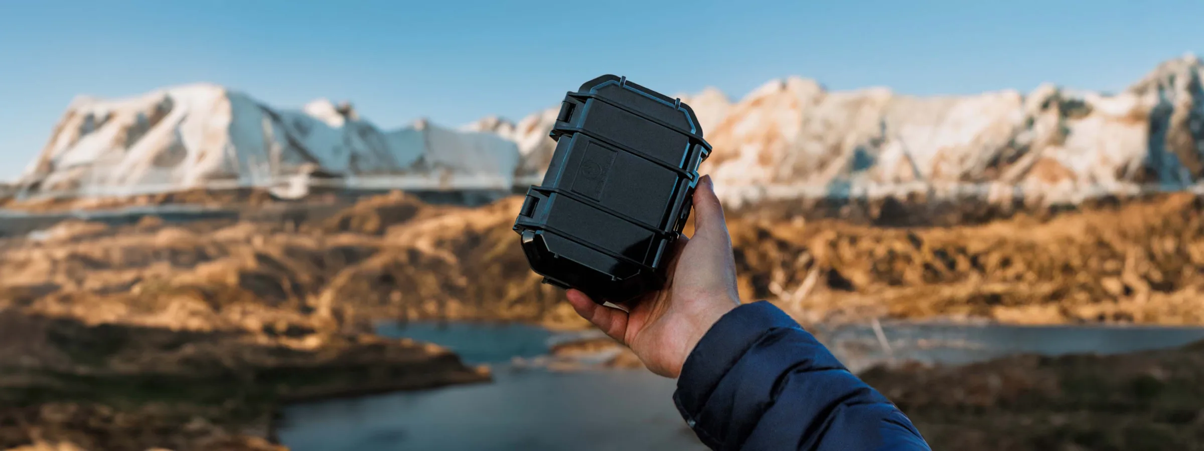 Compact Single-Watch Design Maximizes Portability