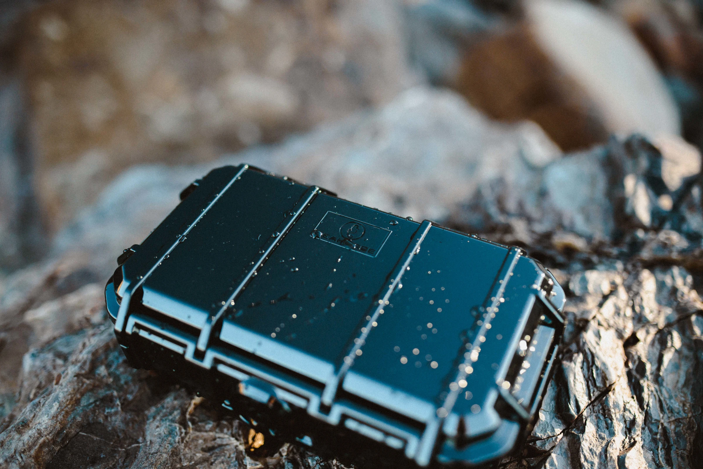 Keyed Twist Lock with Pressure Equalization System