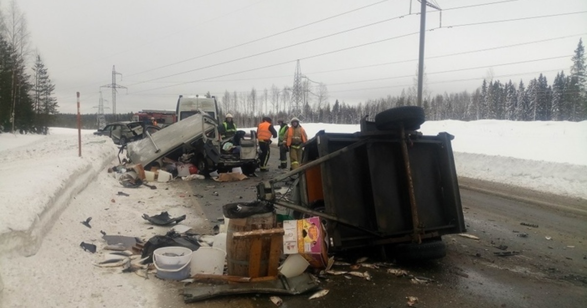 12 января 19 года. ДТП на Мурманской трассе с лесовозом. Авария на трассе кола января 2022.