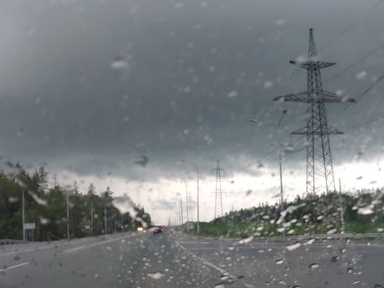 Петрозаводск погода летом. Ливень с грозой. Гроза в Петрозаводске. Сильный ветер. Гроза в Карелии.