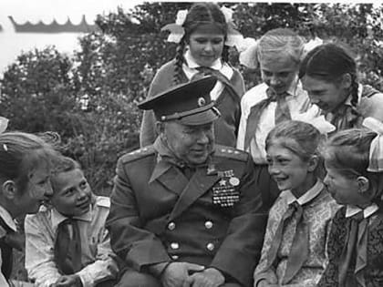 Герои войны и труда, строители, лесоводы и французская борьба - 5 февраля в истории Карелии