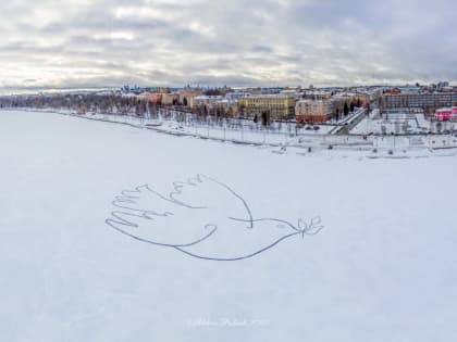 На Онежском озере в Петрозаводске нарисовали «голубку Пикассо»