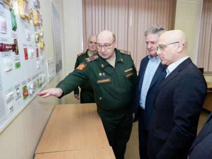 Элиссан Шандалович и Сергей Шугаев посетили Военный учебный центр при ПетрГУ