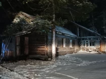 Деревянный дом горел сегодня ночью в Пряжинском районе