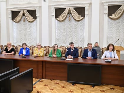 Артур Парфенчиков поблагодарил за работу Общественную палату Карелии в канун Дня России