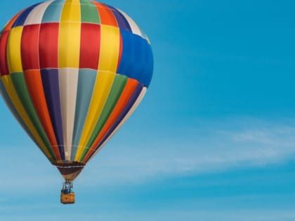 Воздушный шар с детьми застрял в деревьях в Сочи