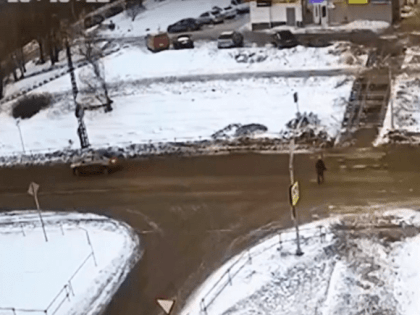 Водитель сбил женщину на пешеходном переходе в Петрозаводске и скрылся